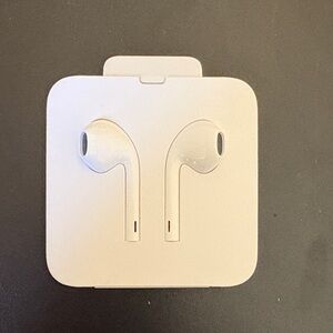 Apple EarPods - Lightning Connector *** NEW***